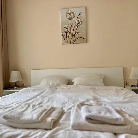 Above The Sea Luxury Апартаменти